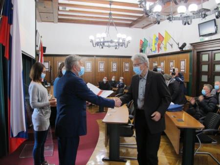 Prva nagrada dodatne teme Vitomirju Pretnarju